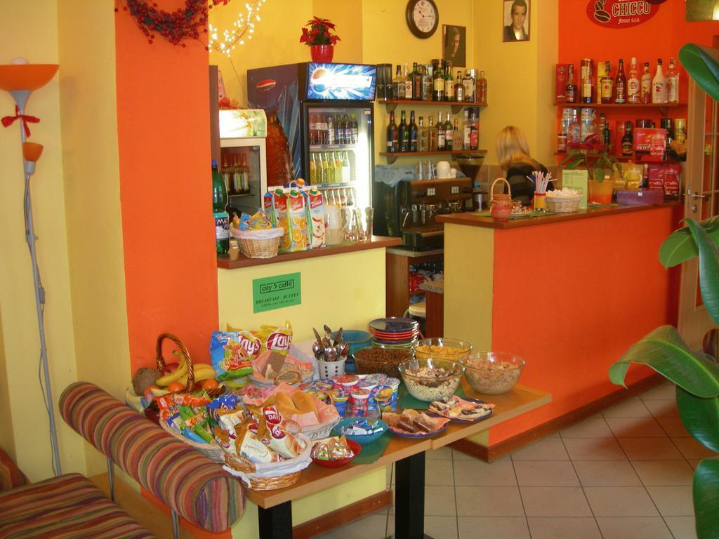 Aparthotel City 5 Prague Restoran gambar